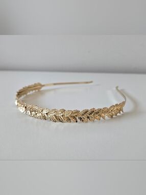 Elegant Women’s Gold Headband